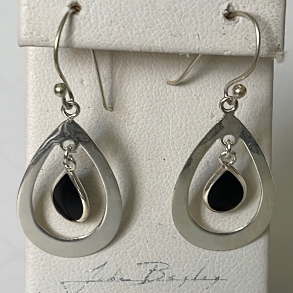 Sterling Silver Tear Drop Onyx Dangling Earrings - Picture 1 of 4